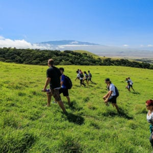 Students climb the pu‘u